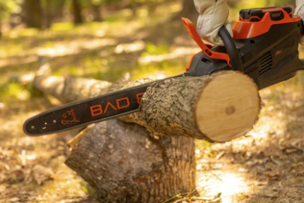 Load image into Gallery viewer, BAD BOY MOWERS E-SERIES 80V BRUSHLESS 18&quot; CHAINSAW (TOOL ONLY)
