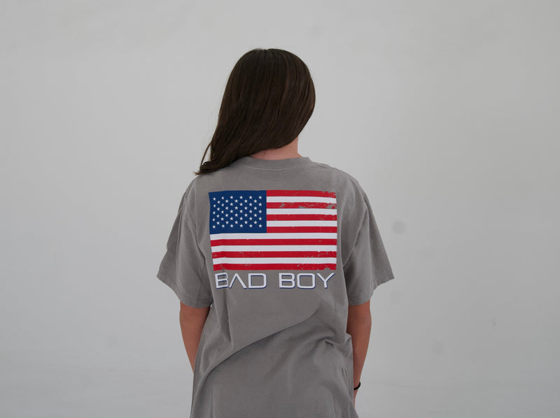 Load image into Gallery viewer, YOUTH AMERICAN FLAG TEE - CEMENT
